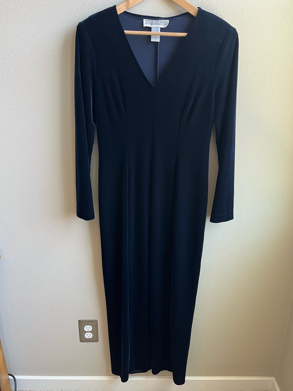 Vintage Jessica Howard Navy Velvet Long Sleeve V-Neck Gown with Front Slit EUC - Picture 4 of 5